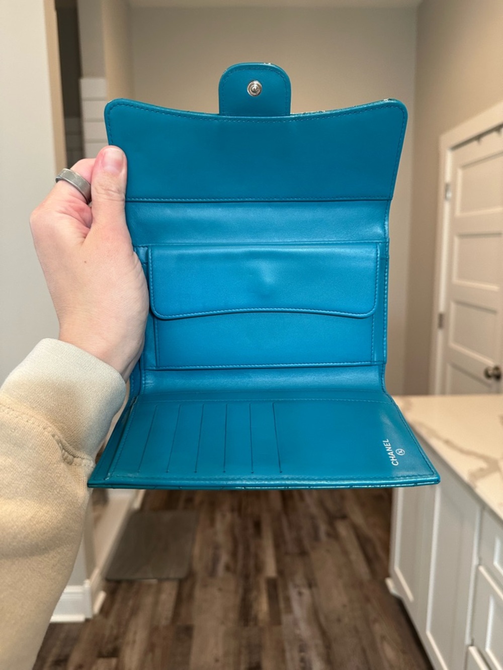 Pre-Owned CHANEL Turquoise Quilted Patent Leather Wallet - Picture 5 of 8